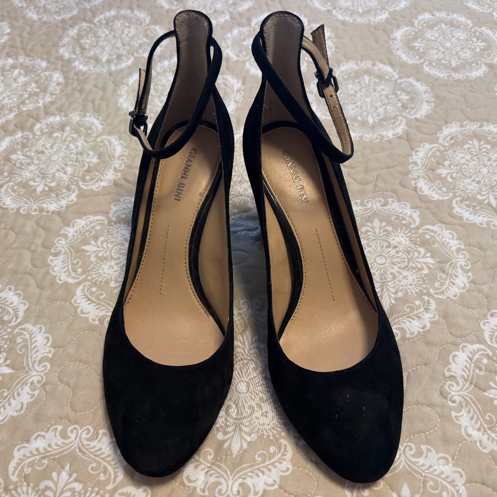 Gianni Bini black suede/velvet ankle strap block heels